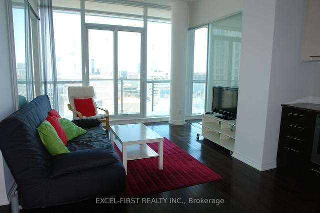 PH207 - 770 Bay St, Condo with 1 bedrooms, 2 bathrooms and 0 parking in Toronto ON | Image 2