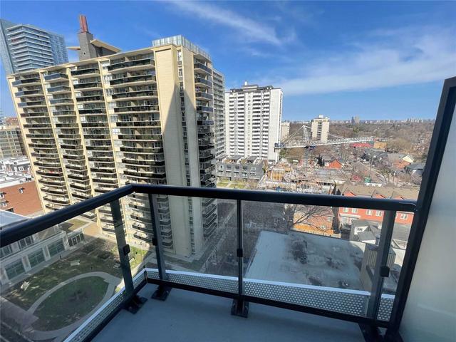 909 - 11 Lillian St, Condo with 2 bedrooms, 2 bathrooms and 1 parking in Toronto ON | Image 4