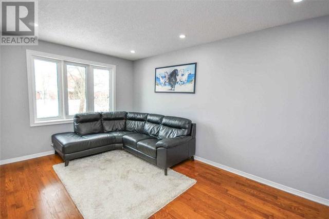 MAIN - 29 Garibaldi Dr, House detached with 3 bedrooms, 2 bathrooms and 2 parking in Barrie ON | Image 4
