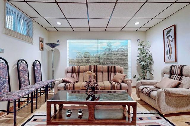 884 Flagship Dr, House semidetached with 3 bedrooms, 2 bathrooms and 3 parking in Mississauga ON | Image 22