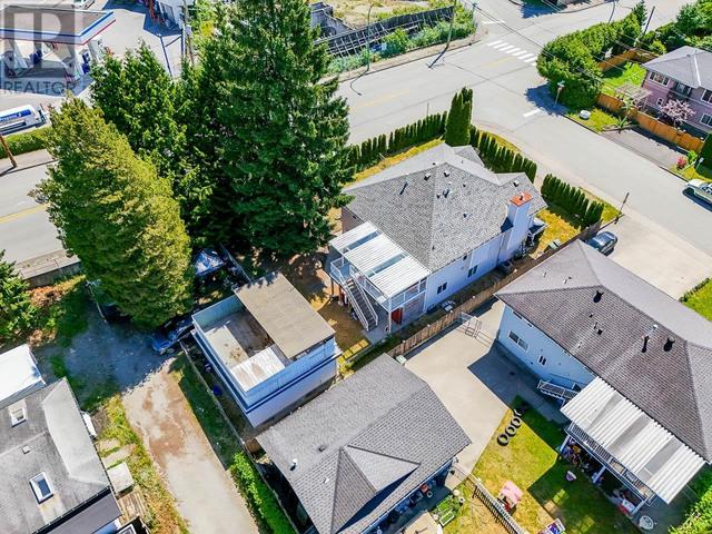 729 Henderson Ave, House detached with 7 bedrooms, 5 bathrooms and 4 parking in Coquitlam BC | Image 35