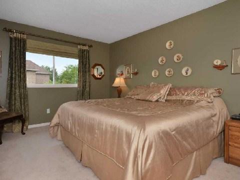 9 Homewood St, House detached with 4 bedrooms, 3 bathrooms and 4 parking in Brampton ON | Image 6