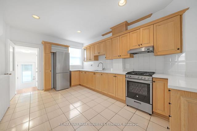 MAIN - 198 Roxton Rd, House semidetached with 1 bedrooms, 1 bathrooms and 1 parking in Toronto ON | Image 11