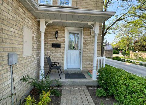 110 Heathcliffe Sq, Townhouse with 3 bedrooms, 2 bathrooms and 2 parking in Brampton ON | Image 9