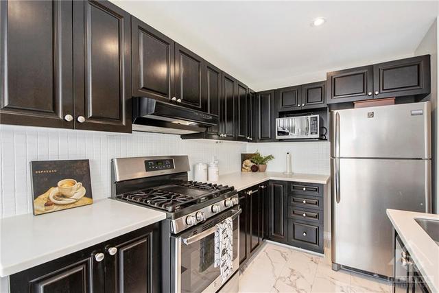 886 Ashenvale Way, Townhouse with 3 bedrooms, 3 bathrooms and 2 parking in Ottawa ON | Image 12