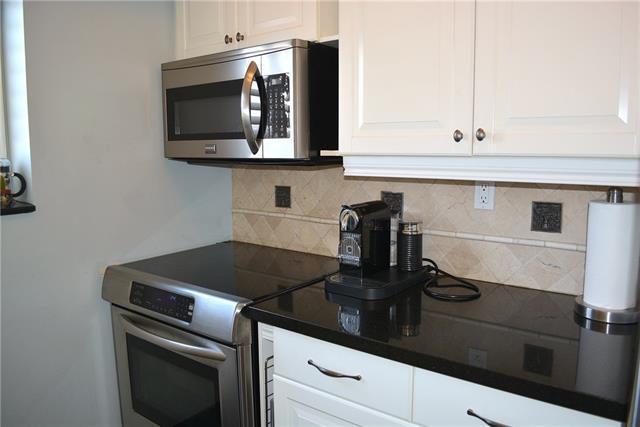 PH-16 - 185 Robinson St, Condo with 2 bedrooms, 2 bathrooms and 1 parking in Oakville ON | Image 11