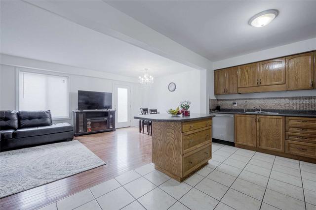 9 Jonathon Crt, House semidetached with 3 bedrooms, 3 bathrooms and 4 parking in Hamilton ON | Image 4