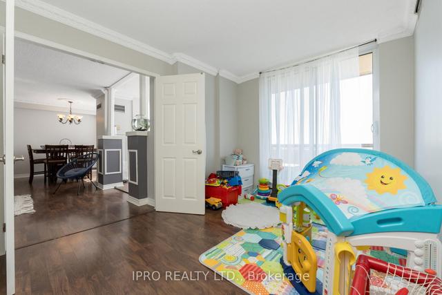 1109 - 10 Malta Ave, Condo with 3 bedrooms, 2 bathrooms and 1 parking in Brampton ON | Image 8