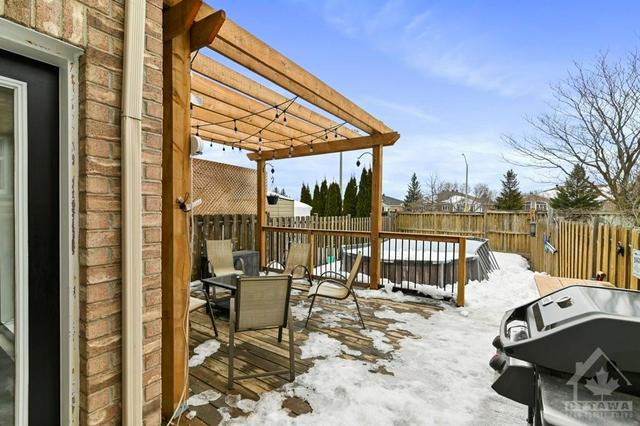 909 Schooner Cres, Townhouse with 3 bedrooms, 3 bathrooms and 3 parking in Gloucester ON | Image 26