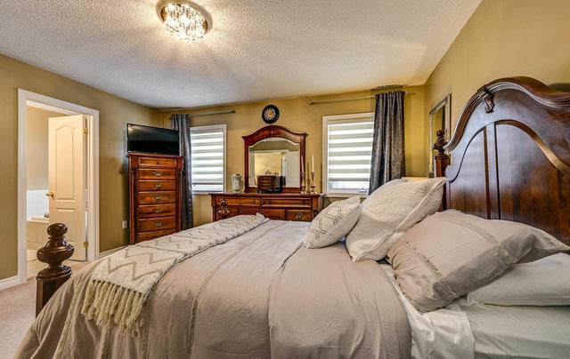 886 Groveland Ave, House detached with 4 bedrooms, 3 bathrooms and 4 parking in Oshawa ON | Image 16