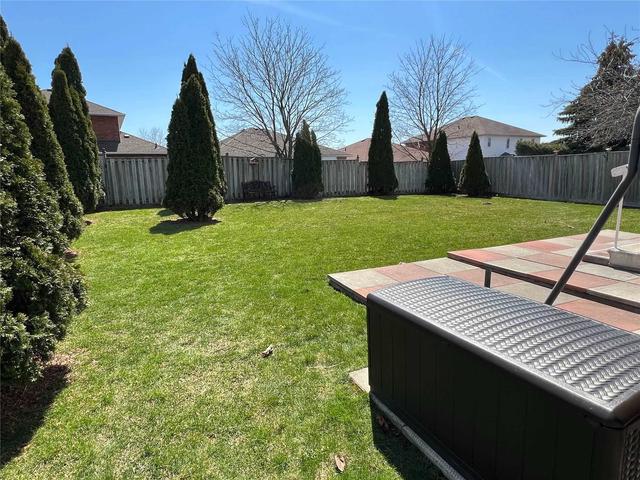 883 Deer Valley Dr, House detached with 3 bedrooms, 4 bathrooms and 4 parking in Oshawa ON | Image 12