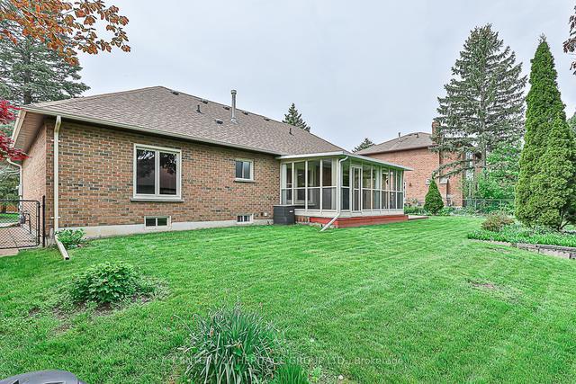 17 Simmons Cres, House detached with 2 bedrooms, 3 bathrooms and 4 parking in Aurora ON | Image 17