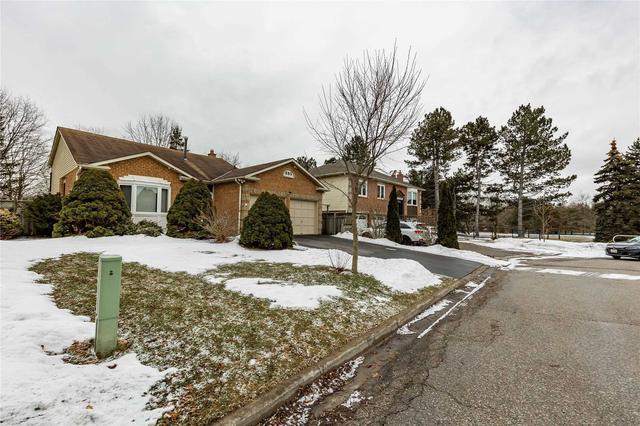 885 Walton Crt, House detached with 3 bedrooms, 3 bathrooms and 4 parking in Whitby ON | Image 12