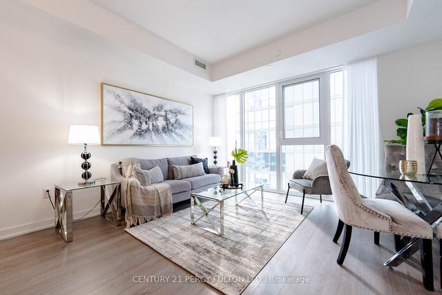 1809 - 357 King St W, Condo with 3 bedrooms, 2 bathrooms and 0 parking in Toronto ON | Image 2