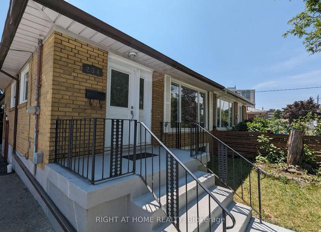 MAIN - 234 Roywood Dr, House semidetached with 3 bedrooms, 3 bathrooms and 2 parking in North York ON | Image 1