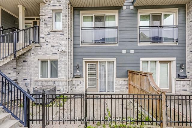 128 - 60 Fairwood Cir, Townhouse with 1 bedrooms, 1 bathrooms and 1 parking in Brampton ON | Image 1