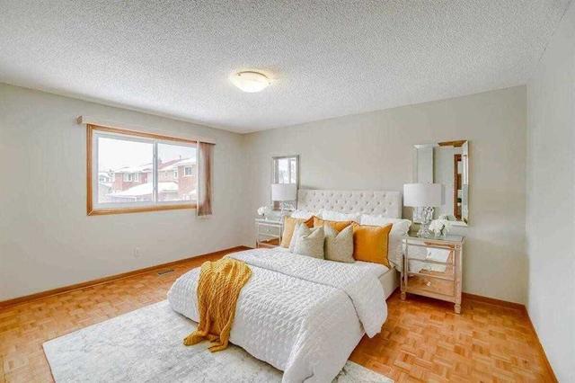 MAIN - 199 Paisley Blvd W, House detached with 3 bedrooms, 2 bathrooms and 4 parking in Mississauga ON | Image 19