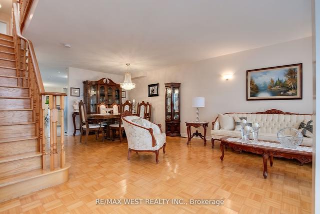 639 Caledonia Rd, House detached with 3 bedrooms, 3 bathrooms and 3 parking in York ON | Image 23