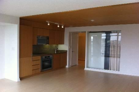 909 - 10 Capreol Crt, Condo with 2 bedrooms, 2 bathrooms and 125 parking in Toronto ON | Image 4