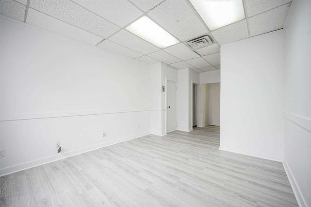 MAIN-2 - 881 St Clair Ave W, Condo with 2 bedrooms, 1 bathrooms and 0 parking in Toronto ON | Image 7