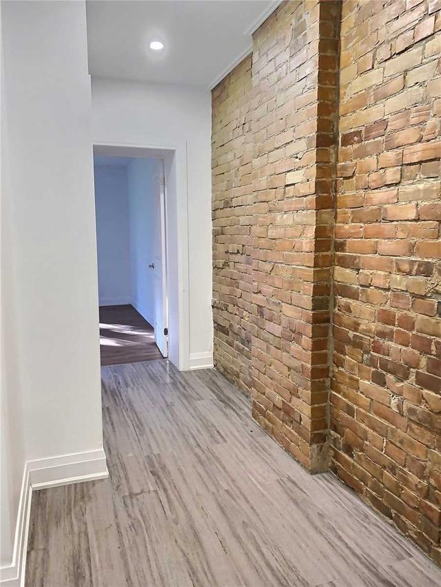MAIN - 340 Howland Ave, House attached with 2 bedrooms, 1 bathrooms and 1 parking in Toronto ON | Image 13