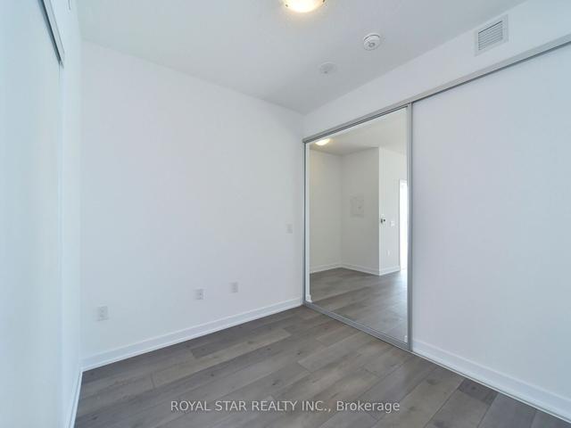 909 - 10 Honeycrisp Cres, Condo with 2 bedrooms, 2 bathrooms and 1 parking in Vaughan ON | Image 11