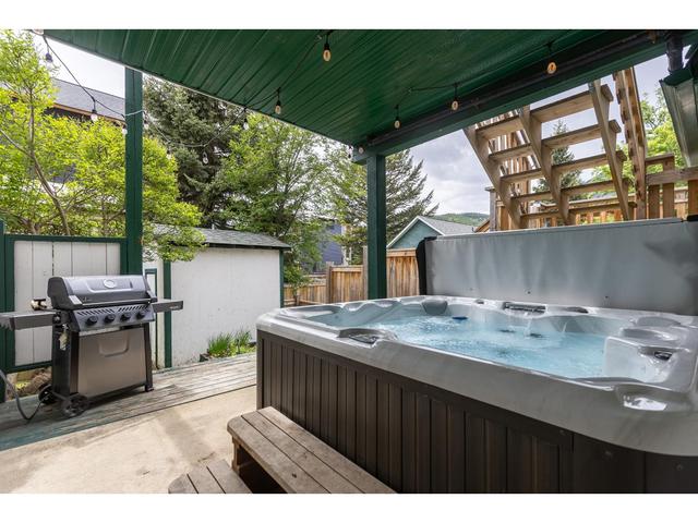 691 7th Ave, House detached with 8 bedrooms, 7 bathrooms and null parking in Fernie BC | Image 39