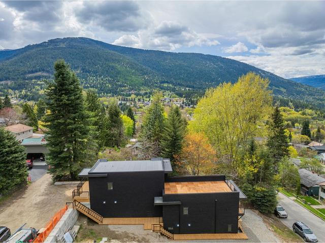 B - 616 Richards St, House detached with 3 bedrooms, 3 bathrooms and 2 parking in Nelson BC | Image 14