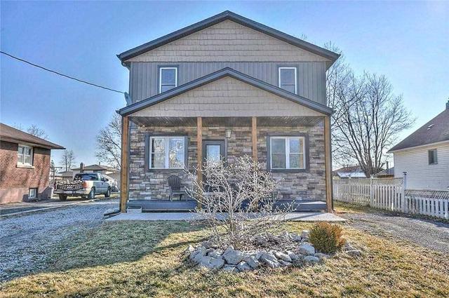 883 Southworth St S, House detached with 3 bedrooms, 2 bathrooms and 8 parking in Welland ON | Image 4