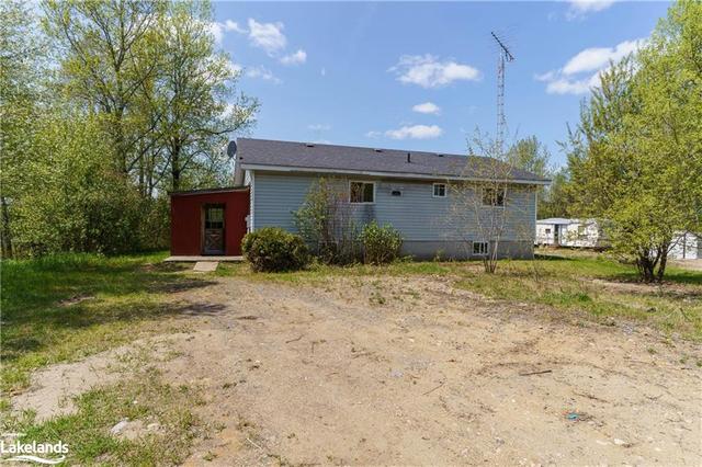 183 Main St, House detached with 2 bedrooms, 1 bathrooms and 3 parking in Kearney ON | Image 1