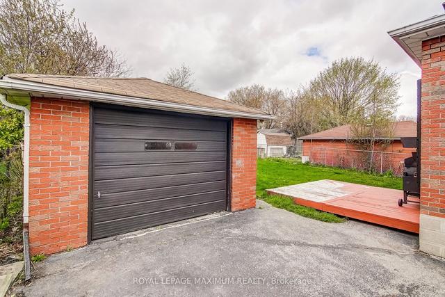 MAIN - 146 Chadburn St, House detached with 3 bedrooms, 1 bathrooms and 3 parking in Oshawa ON | Image 27
