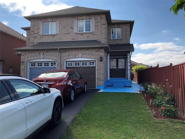 884 Rogerson Rd, House semidetached with 3 bedrooms, 3 bathrooms and 3 parking in Mississauga ON | Image 1