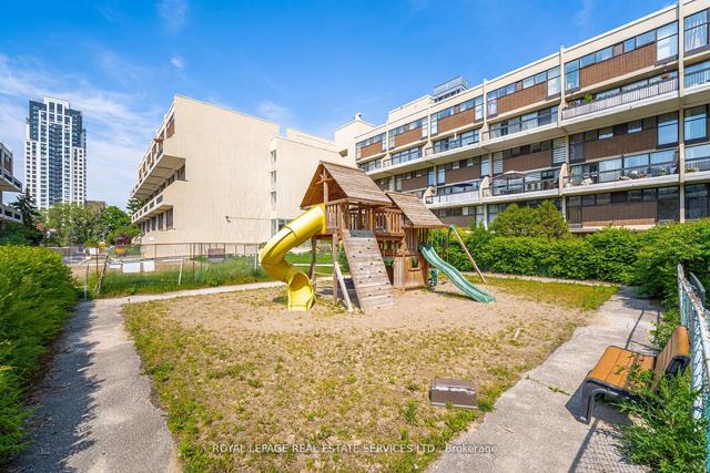 106 - 2 Valhalla Inn Rd, Townhouse with 3 bedrooms, 3 bathrooms and 1 parking in Toronto ON | Image 25