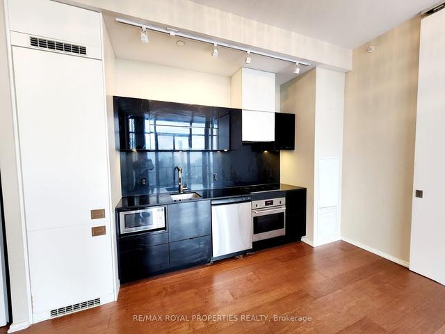 PH-3608 - 125 Peter St, Condo with 2 bedrooms, 1 bathrooms and 1 parking in Toronto ON | Image 18