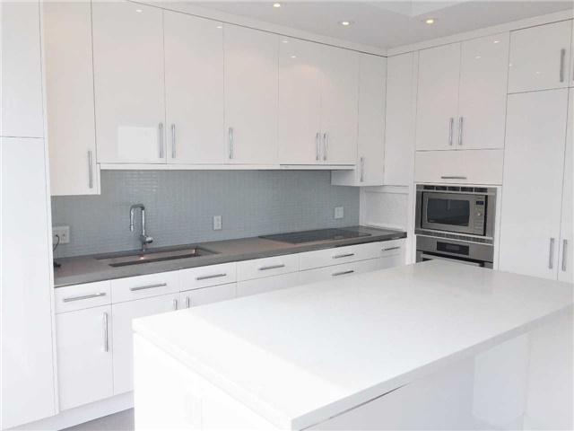 1105 - 55 Scollard St, Condo with 2 bedrooms, 3 bathrooms and 1 parking in Toronto ON | Image 3