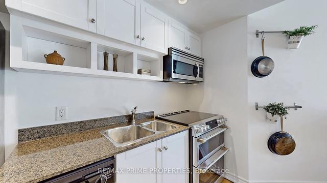 403 - 218 Queens Quay W, Condo with 1 bedrooms, 2 bathrooms and 0 parking in Toronto ON | Image 6
