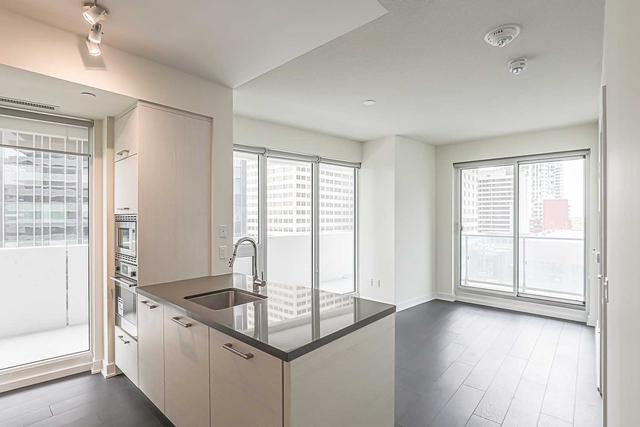 909 - 2221 Yonge St, Condo with 2 bedrooms, 2 bathrooms and 1 parking in Toronto ON | Image 25