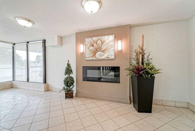 909 - 18 Knightsbridge Rd, Condo with 2 bedrooms, 1 bathrooms and 1 parking in Brampton ON | Image 6
