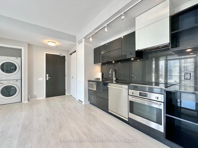 2008 - 125 Peter St, Condo with 2 bedrooms, 1 bathrooms and 0 parking in Toronto ON | Image 2