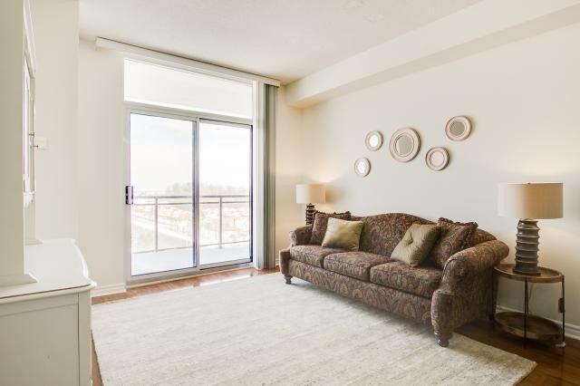 909 - 810 Scollard Crt, Condo with 1 bedrooms, 1 bathrooms and 1 parking in Mississauga ON | Image 6