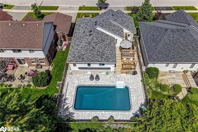 9 Lakewoods Crt, House detached with 4 bedrooms, 2 bathrooms and 6 parking in Barrie ON | Image 8