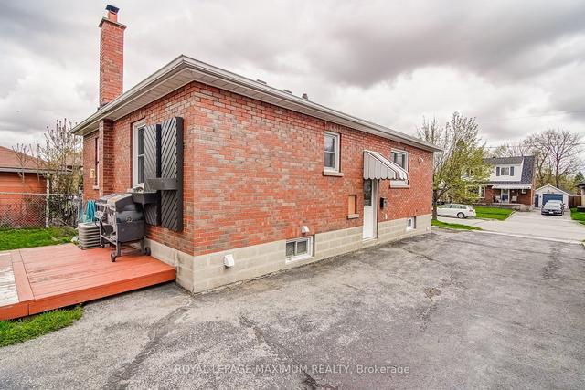 MAIN - 146 Chadburn St, House detached with 3 bedrooms, 1 bathrooms and 3 parking in Oshawa ON | Image 18