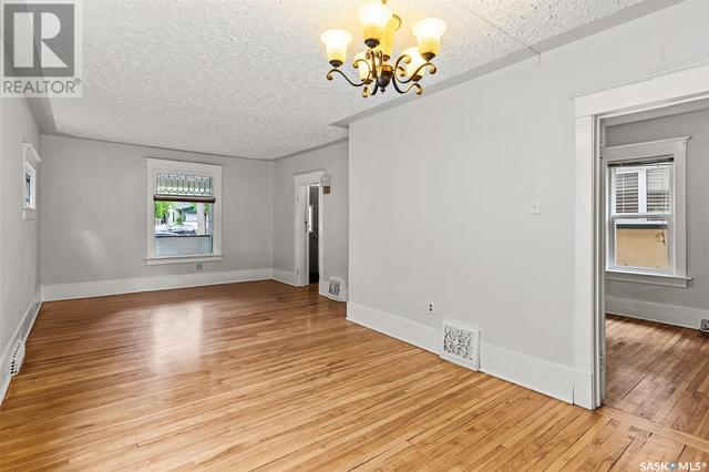 213 8th St E, House detached with 5 bedrooms, 3 bathrooms and null parking in Saskatoon SK | Image 5