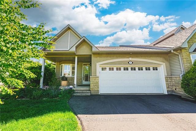11 - 212 Stonehenge Dr, Townhouse with 2 bedrooms, 3 bathrooms and 4 parking in Hamilton ON | Image 1