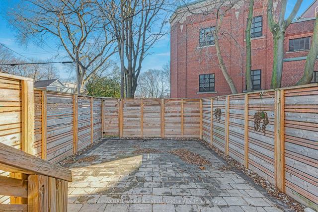 883 Gerrard St E, House semidetached with 1 bedrooms, 2 bathrooms and 0 parking in Toronto ON | Image 8