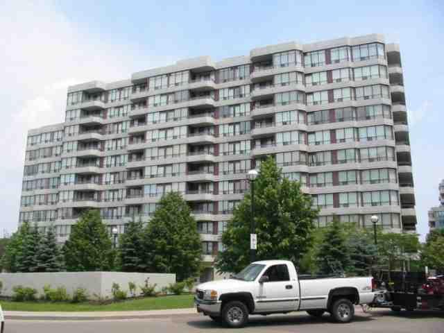 PH202 - 81 Townsgate Dr, Condo with 2 bedrooms, 1 bathrooms and 1 parking in Thornhill ON | Image 1