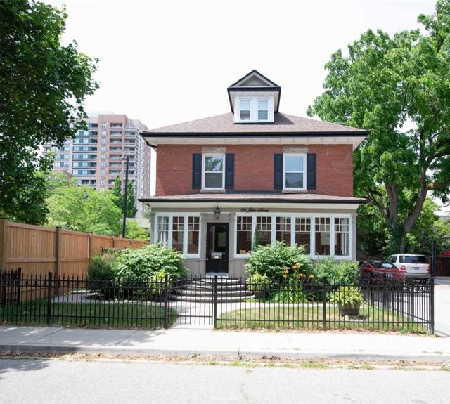 02 - 56 John St, House detached with 2 bedrooms, 1 bathrooms and 1 parking in Brampton ON | Image 1