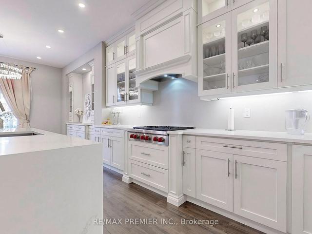 3245 Daisy Way, House detached with 4 bedrooms, 5 bathrooms and 4 parking in Oakville ON | Image 2