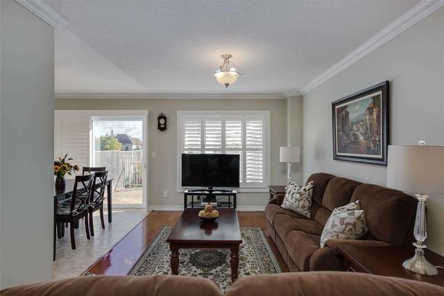 9 Lake Cres, House attached with 3 bedrooms, 4 bathrooms and 2 parking in Barrie ON | Image 3