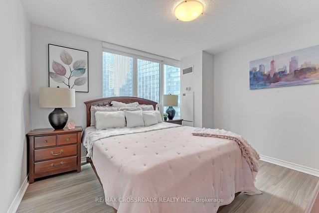 2710 - 19 Grand Trunk Cres, Condo with 2 bedrooms, 2 bathrooms and 1 parking in Toronto ON | Image 5